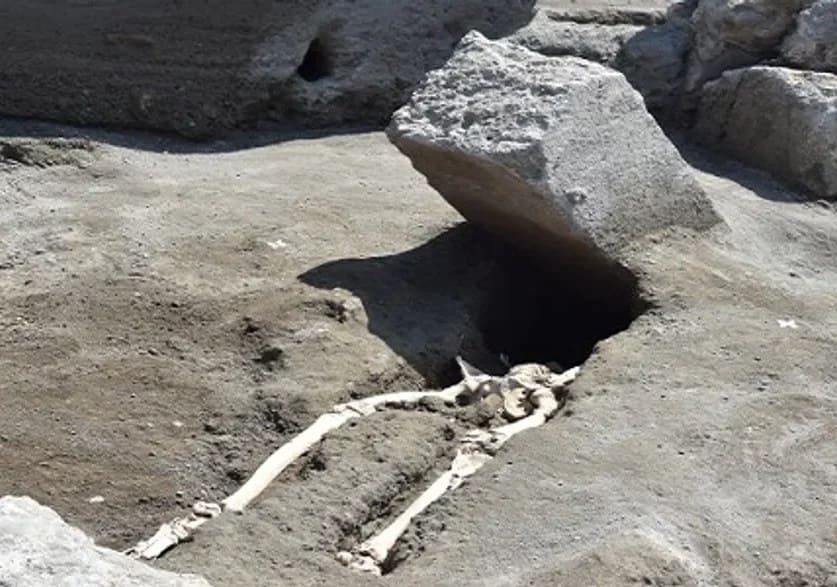 A day in the death of Pompeii’s unluckiest bastard.